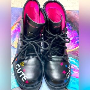 Skechers girls graffiti combat boots.
